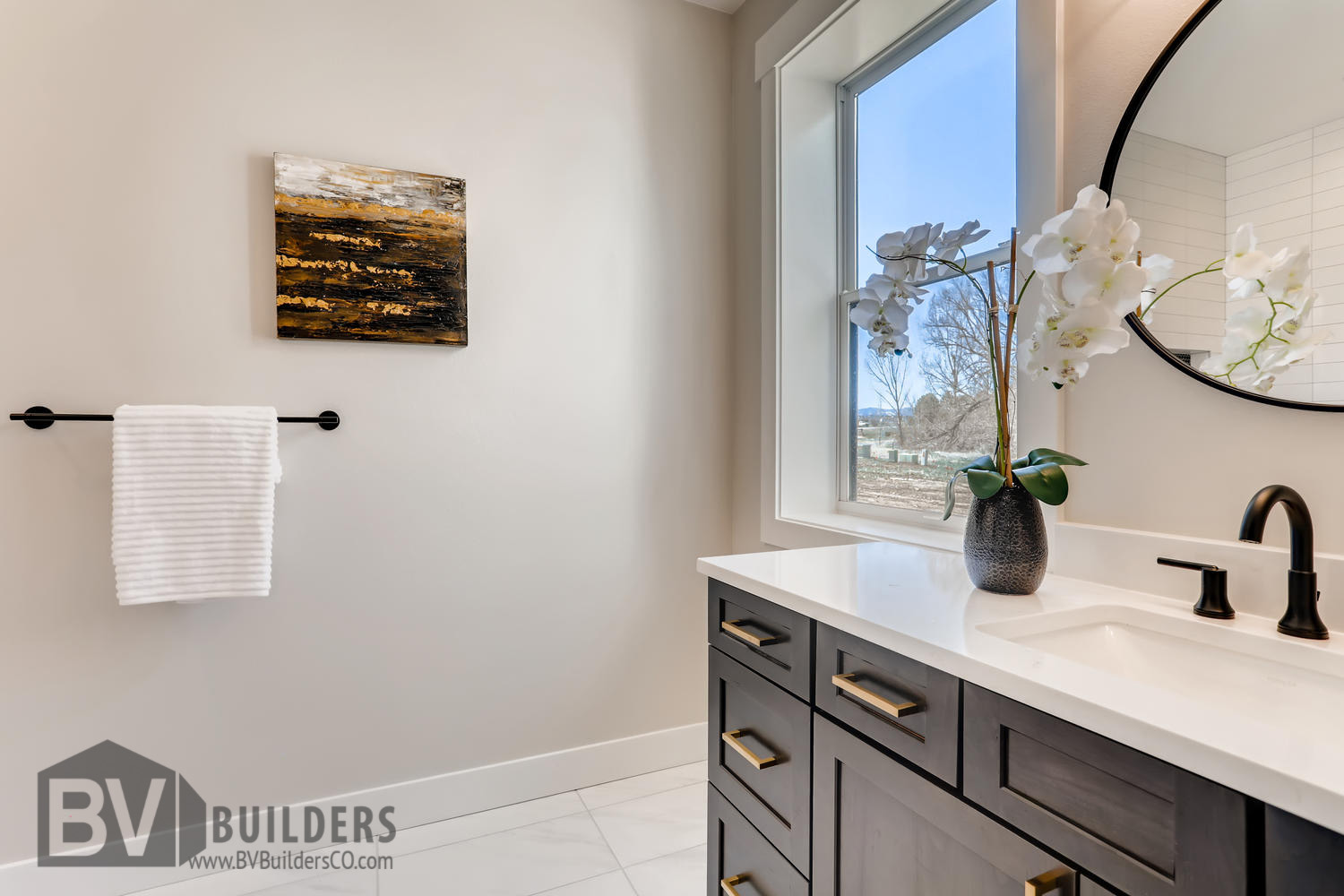 Bathroom with circle vanity mirror